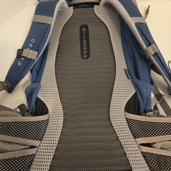 Osprey Kestrel 28 M/L Backpack Hiking Travel Camping Outdoor Blue/Gray - Picture 10 of 16